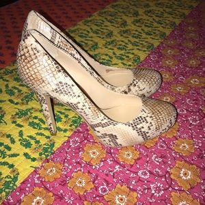 Women’s snakeskin pump NWOT